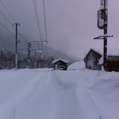 Еще одна деревушка утопает в снегу.